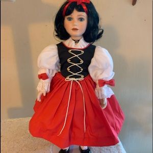 Snow White doll. By Thelma Resch